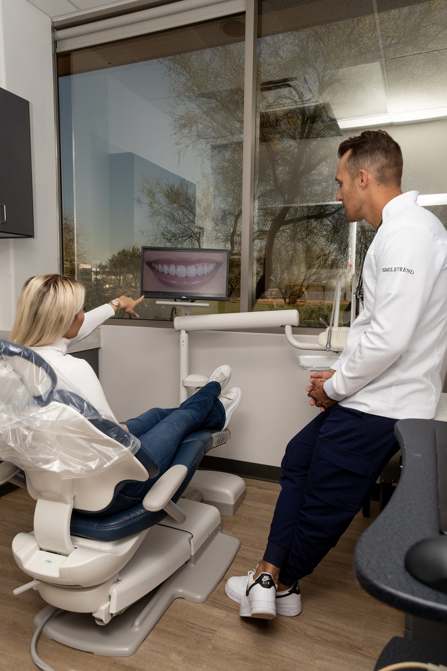 dentist in Scottsdale with a happy patient