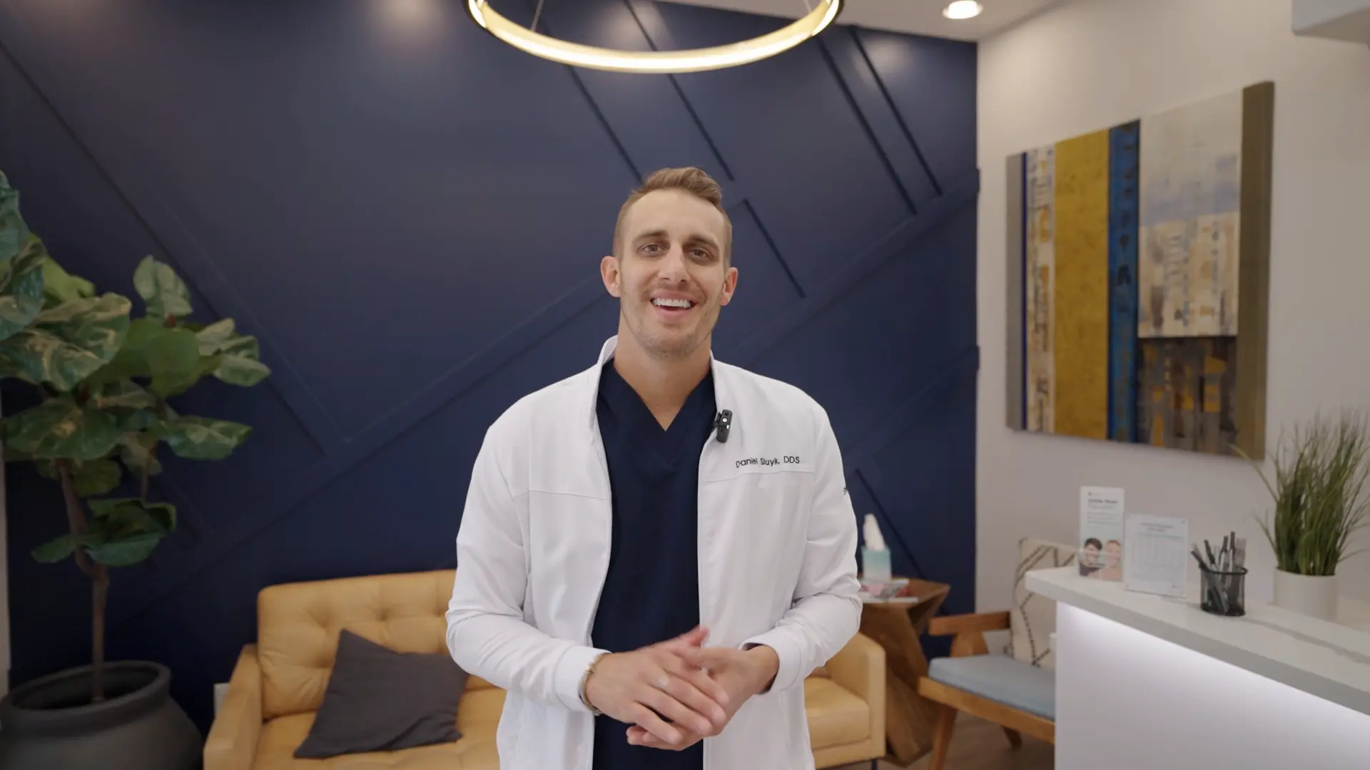 Portrait 2 : Dr. Daniel Sluyk (Cosmetic And General Dentist)